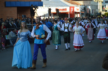 Foto - 12º Desfile Étnico-Cultural Arte e Folclore