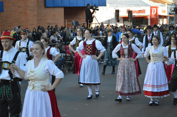 Foto - 12º Desfile Étnico-Cultural Arte e Folclore