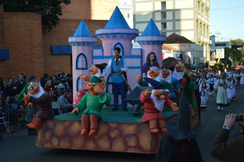 Foto - 12º Desfile Étnico-Cultural Arte e Folclore