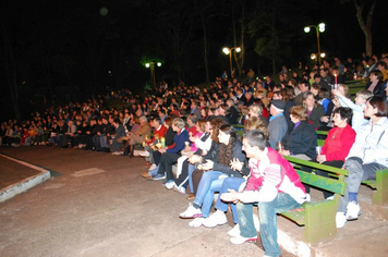 Foto - Caminha Pela Vida reúne mais de 300 pessoas na Praça