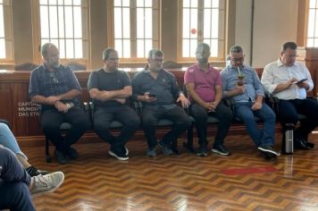 Foto - Reunião debate manutenção do comando dos Bombeiros em Ijuí