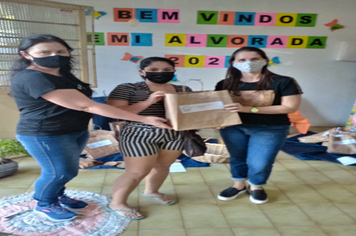 Foto - Escola Municipal Infantil Alvorada promove projetos para amenizar a saudade