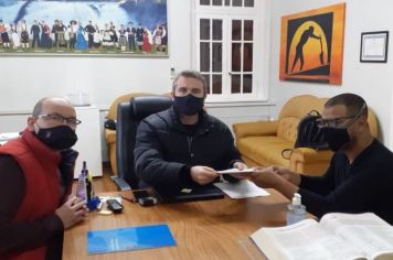 Prefeito defende a individualização da água em condomínios populares.