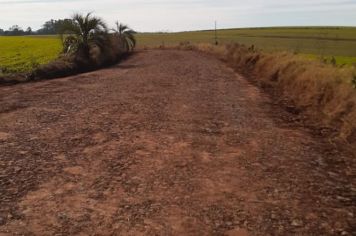 Barreiro recebe cascalhamento