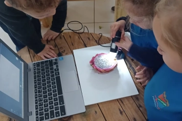 Caneta Microscópica digital amplia experiências de aprendizagem nas escolas municipais