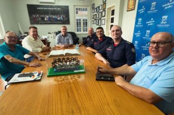 Governo Municipal recebe visita do Comando Regional dos Bombeiros