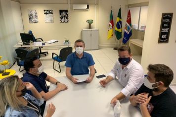 Prefeito visita novas instalações da SMEd