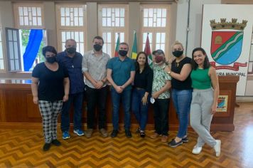Prefeito recebe a visita do Grupo de Teatro Social Tio Tony