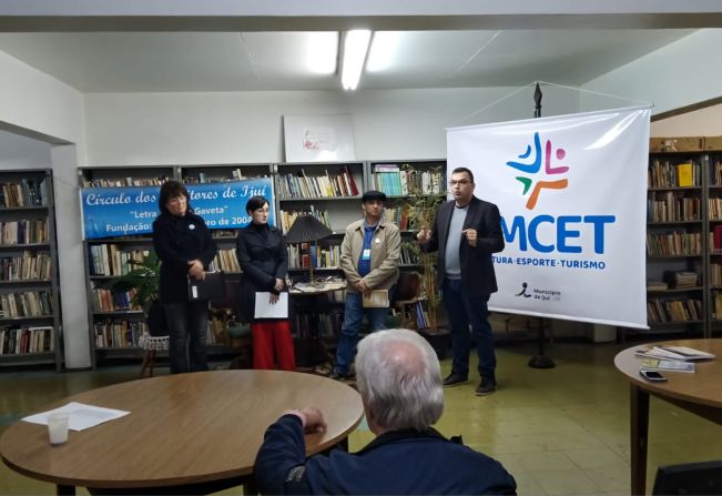 1º Café com Letras reúne comunidade ijuiense para celebrar a literatura e a figura materna