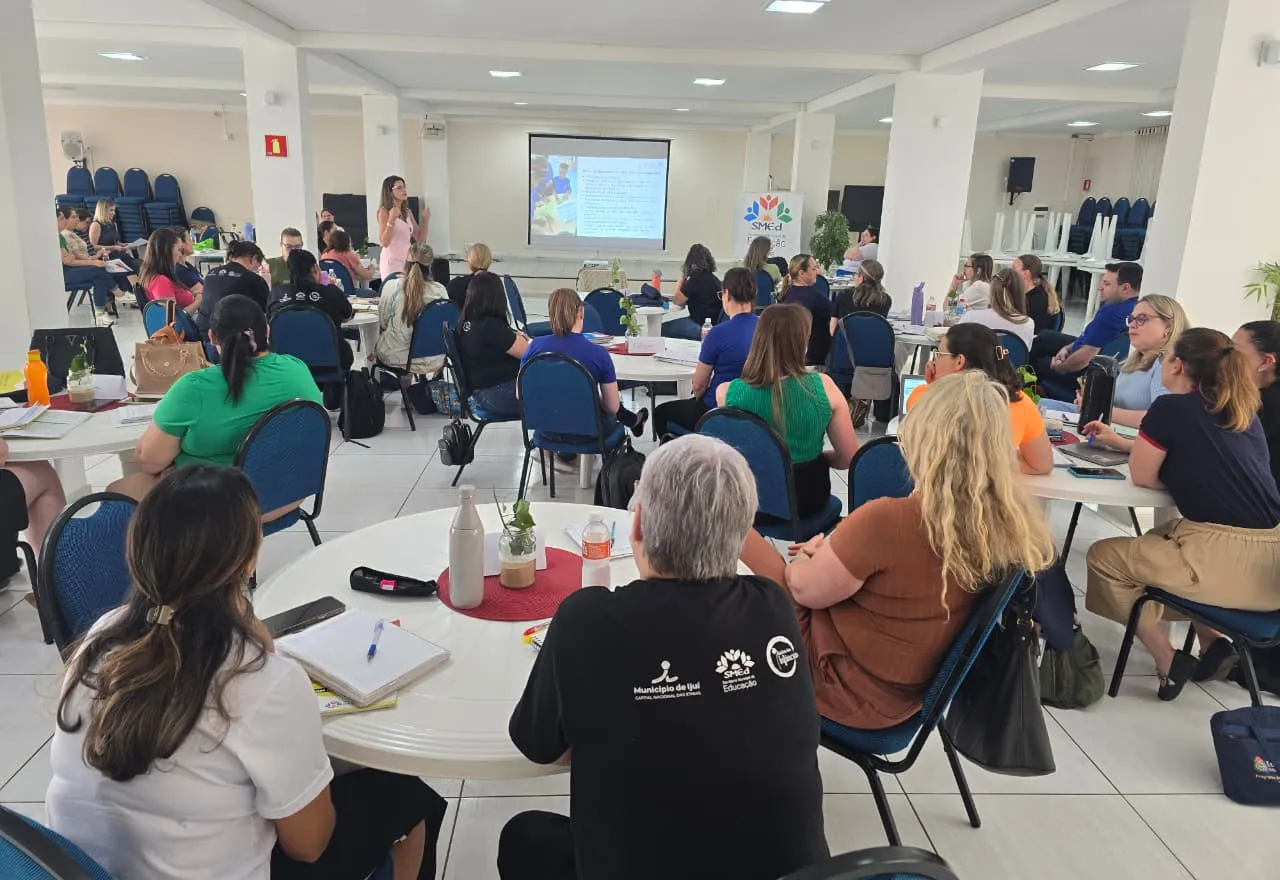 SMED promove formação continuada sobre a transição entre etapas da Educação Básica