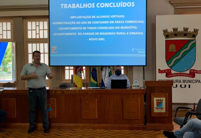 50 campos de futebol!