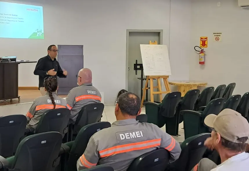 Demei realiza treinamento de qualificação