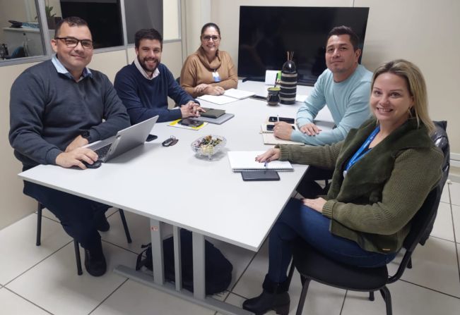 Secretarias municipais se reúnem para discutir semana da Pátria