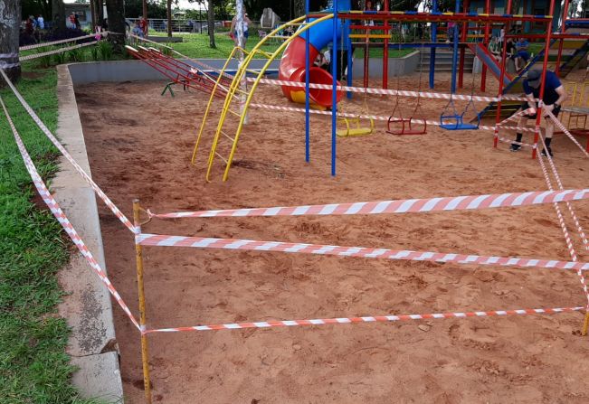 Pequenas estragam brincadeira de pequenos!