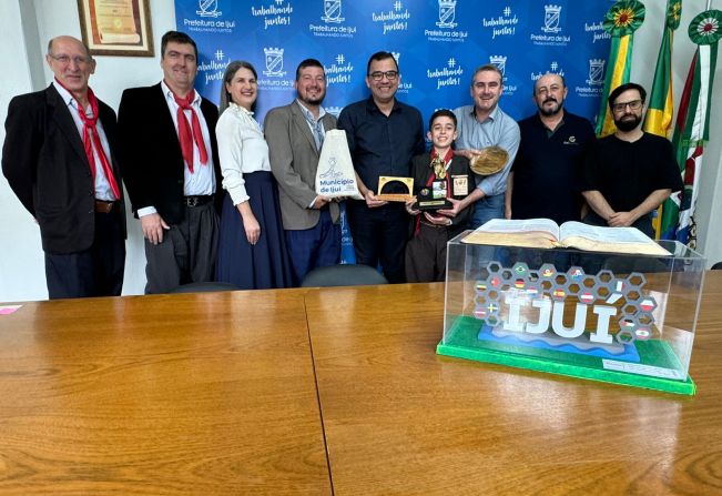 Executivo homenageia Piá Farroupilha do RS