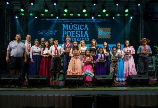 Lamparina premia melhores intérpretes da 8ª edição