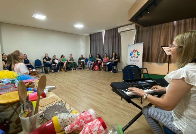 Governo municipal realiza curso de formação musical para professores da rede 