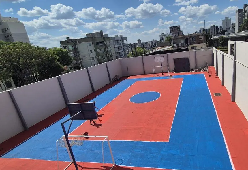 Quadra da EMF Soares de Barros passa por reforma e recebe melhorias estruturais