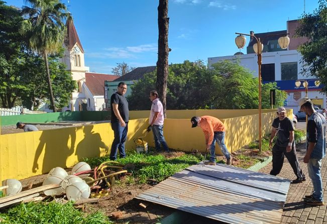 Praça Infantil passa por modernização e terá novo playgroud