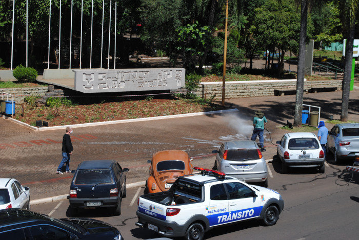 Entorno da Praça da República é sanitizado