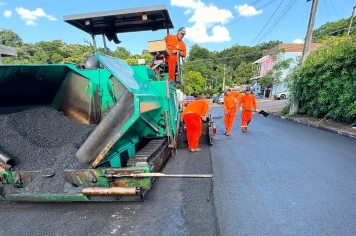 Bairro Burtet recebe obras de asfaltamento