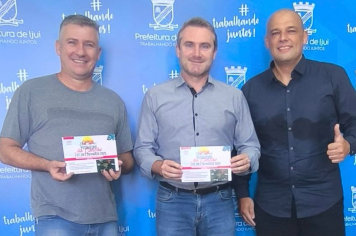 Prefeito Andrei Cossetin recebe convite para o 18º Pesqueiro da Canção