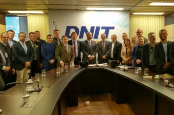 Comitiva ijuiense se reúne com deputados, senadores e ministros 