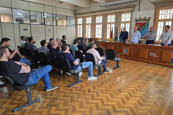 Governo Municipal entrega mais dois termos de concessão de uso para a área industrial