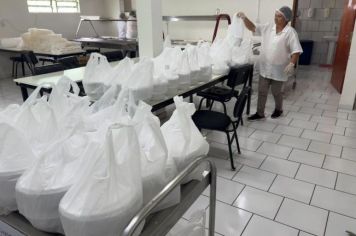 Cozinha comunitária atende cerca de 220 pessoas por dia