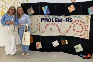Formadoras municipais da SMEd participam de seminário do ProLEEI em Santa Maria
