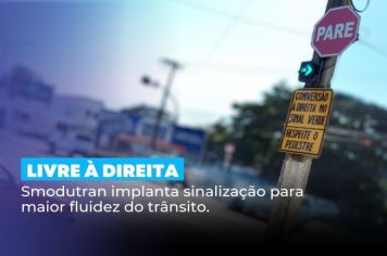 Livre à direita