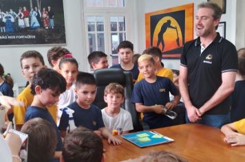 Prefeito Cossetin recebe alunos do Ceap