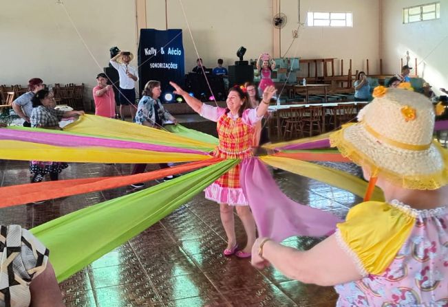 Uma festa pra lá de animada, aconteceu no Salão Paroquial do Distrito Santana