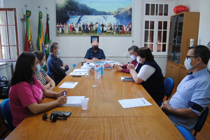 Prefeito promove reunião para avaliar o aumento expressivo de casos positivos de Covid-19 em Ijuí 