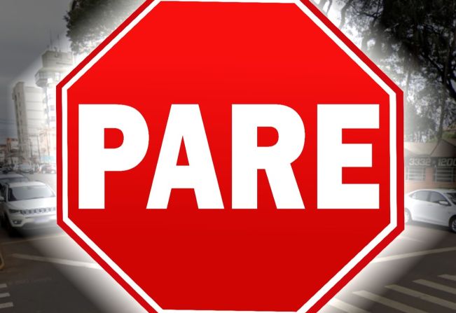 Pare! Observe e respeite a sinalização de trânsito