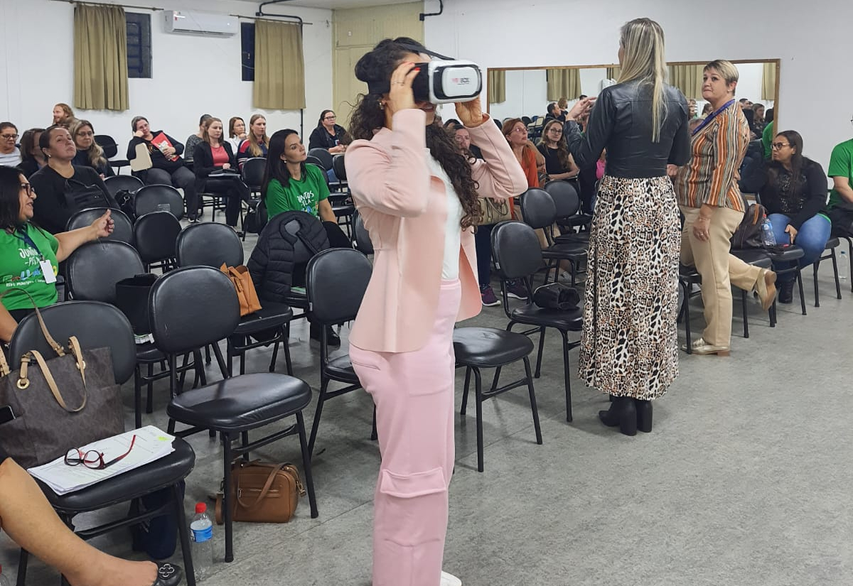 Secretaria de Educação promove formação sobre tecnologia e inclusão