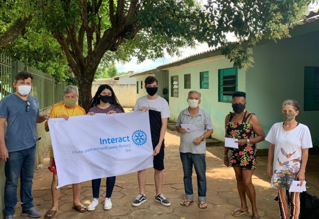 Interact Nova Geração leva amor e solidariedade aos idosos da Casa-Lar