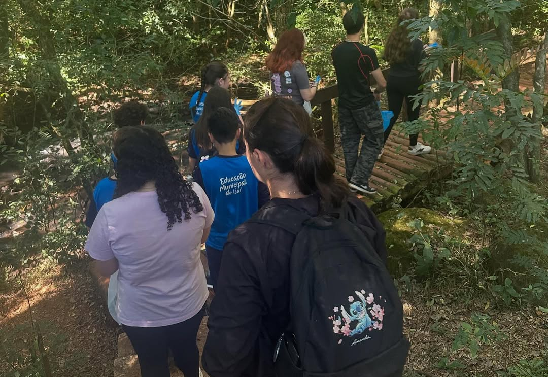 Alunos da EMF Estado do Amazonas participam de trilha ecológica na Unijuí