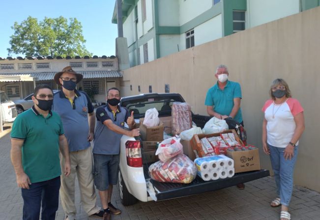 SMDS recebe doação de alimentos do GACN Amigos do Rio Ijuí/ Pesqueiros da Canção