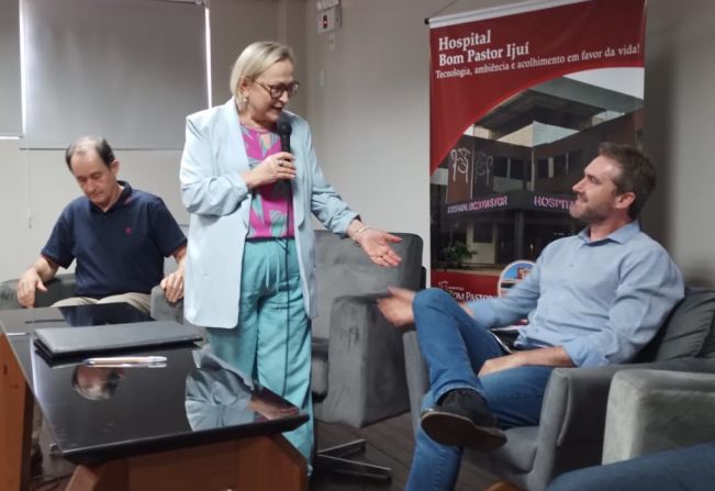 Assinatura de convênio garante microscópio oftalmológico ao HBP