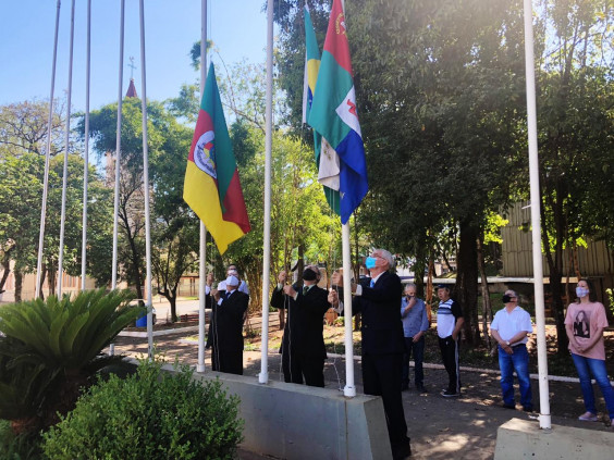 Aniversário do município é homenageado na manhã desta segunda-feira